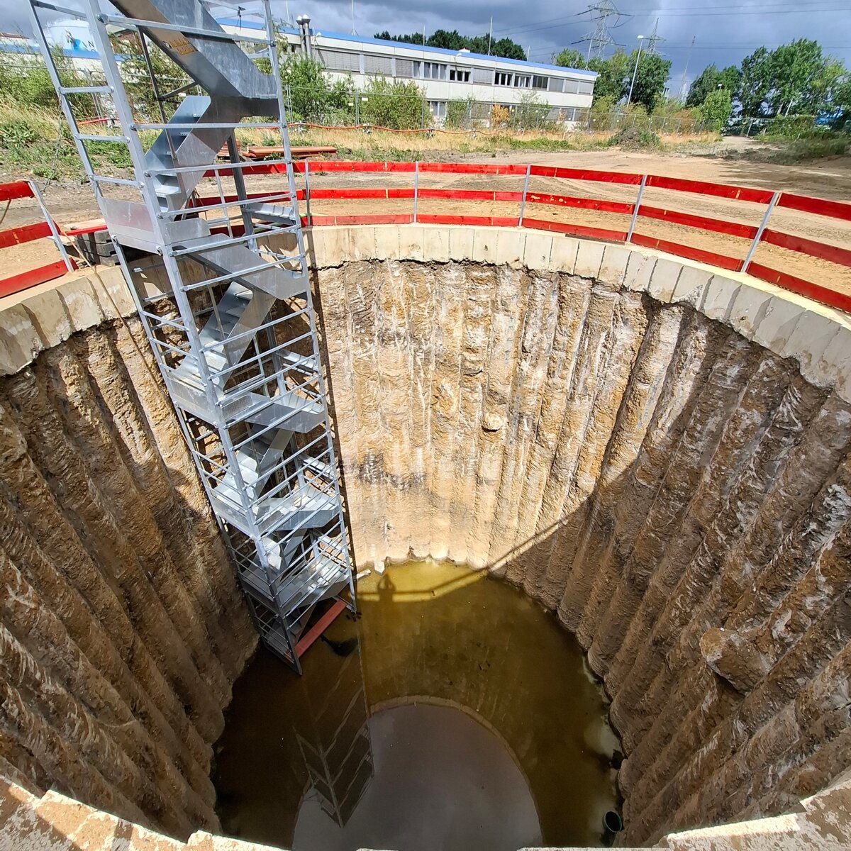 Regenrückhaltebeckens im Chemiepark Hürth-Knapsack